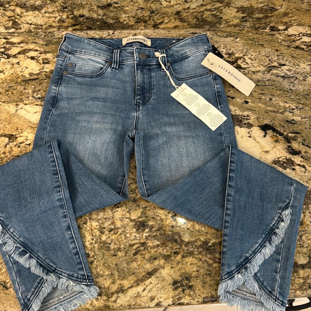 NWT women’s Liverpool skinny crop jeans
